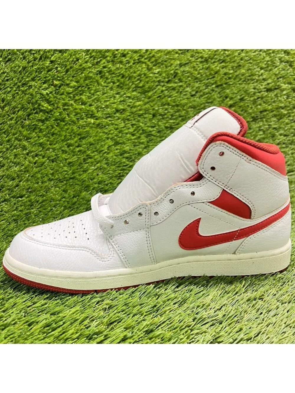 Nike Air Jordan 1 Mid SE Lobster Mens Size 9.5 White Basketball Shoes Sneakers